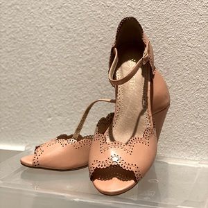 Vintage style sandals